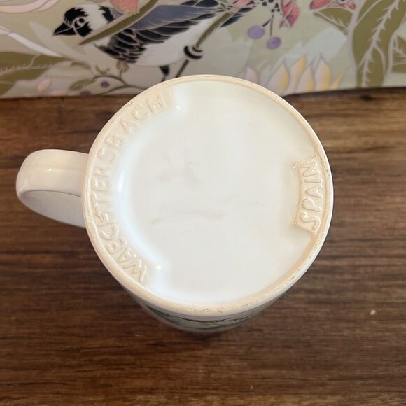 White and Green Ceramic Mug with Earth Design - Picture 4 of 4